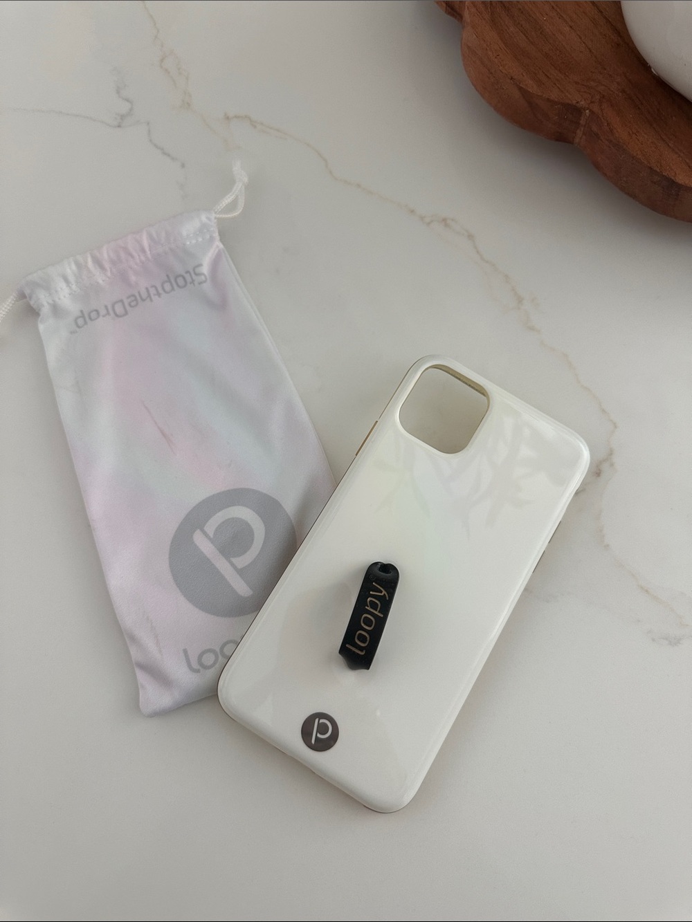 Loopy Case White Phone Case with Black Loopy Ring